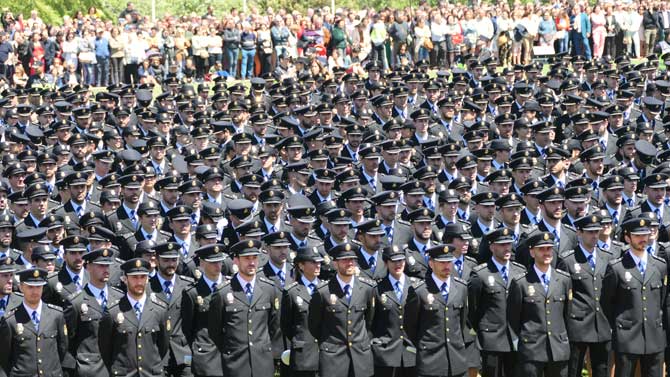 &Uacute;ltima jura de la escala b&aacute;sica en la Escuela de Polic&iacute;a.