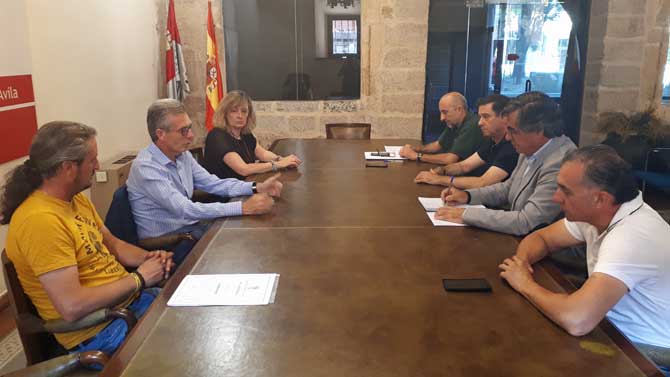 Reunión sobre el incendio de El Arenal en la Delegación de la junta.