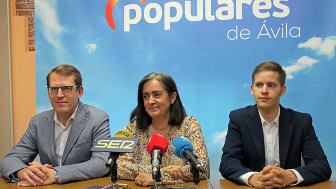 Rueda de prensa de Sánchez-Reyes con concejales del PP.