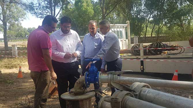 Visita del alcalde al sondeo del puente del Lomo.