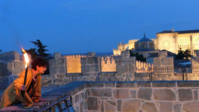 Visitas teatralizadas a la muralla de &Aacute;vila.