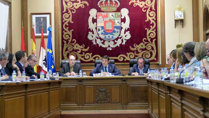 Pleno de organización en la Diputación de Ávila.