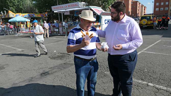 El alcalde en el homenaje a la tercera edad.