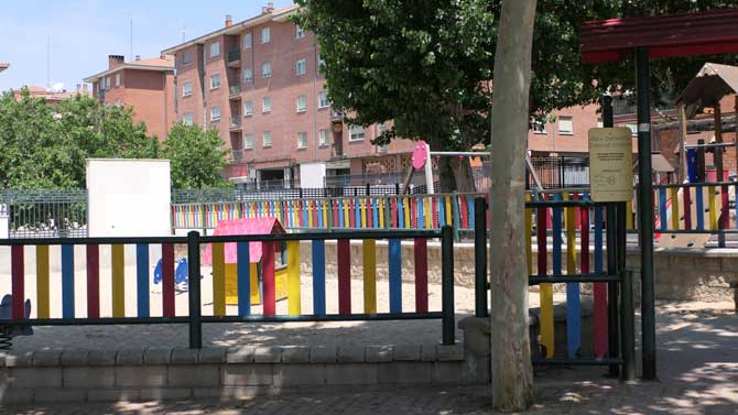 Parque infantil en la zona sur de Ávila.