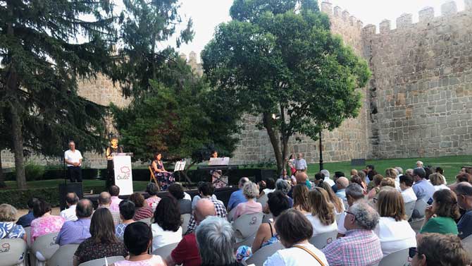 Ronda Poética en el jardín de San Vicente.