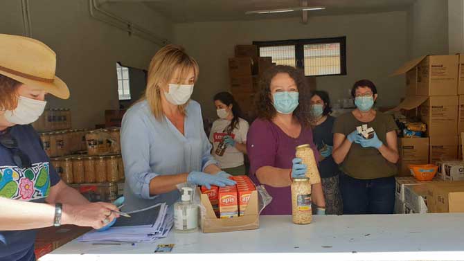 Reparto de alimentos del FEGA por parte del Ayuntamiento de Ávila.