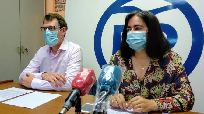 Mario Ayuso y Sonsoles S&aacute;nchez-Reyes en rueda de prensa.