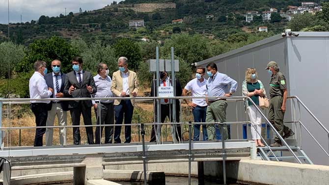 El consejero de Medio Ambiente en la depuradora de Gavilanes.