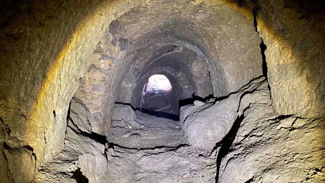 Excavaci&oacute;n en la cueva de la calle Sinagoga, en Arenas de San Pedro.