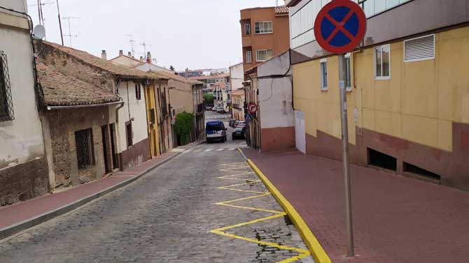 Prohibici&oacute;n de aparcar en una zona de la calle Valladolid.