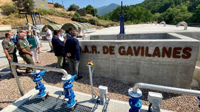 El consejero de Fomento y Medio Ambiente en la depuradora de Gavilanes.