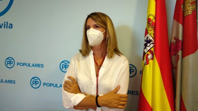 La diputada Alicia Garc&iacute;a tras la rueda de prensa.