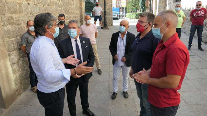 El secretario territorial con los representantes de patronal y sindicatos.