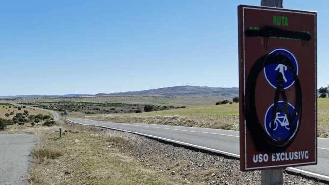 Carril bici en el Campo Az&aacute;lvaro.