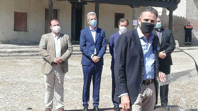 El promotor de la Fundación Adrastrus, Javier Lumbreras, presenta el proyecto de arte contemporáneo en Arévalo.