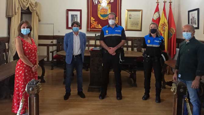 Toma de posesi&oacute;n de un nuevo polic&iacute;a local en Arenas de San Pedro.