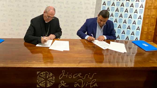 El obispo y el presidente de la Diputaci&oacute;n firman un convenio para conservar iglesias del medio rural.