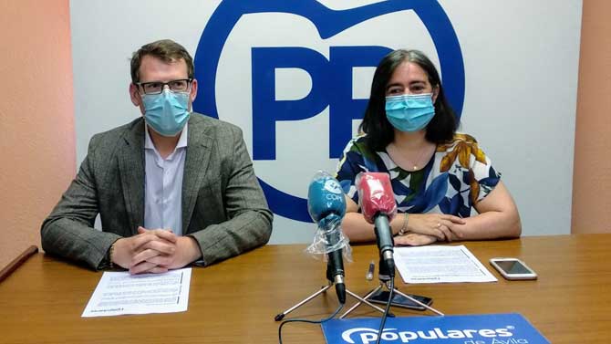 Mario Ayuso y Sonsoles S&aacute;nchez-Reyes en rueda de prensa.