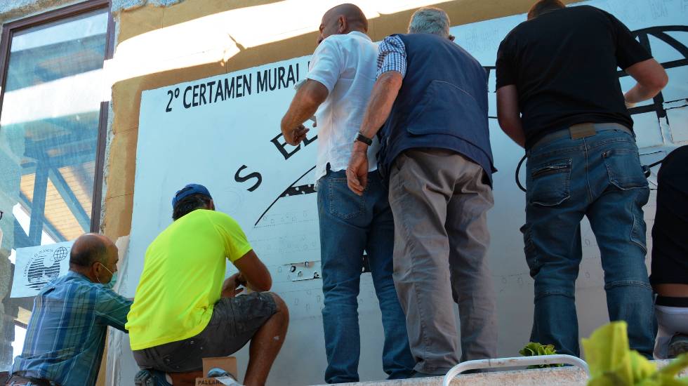 Mural del certamen de esgrafiado en Burgohondo.