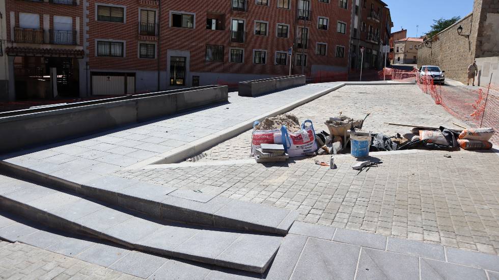 Obras en la nueva plaza Francisco López.
