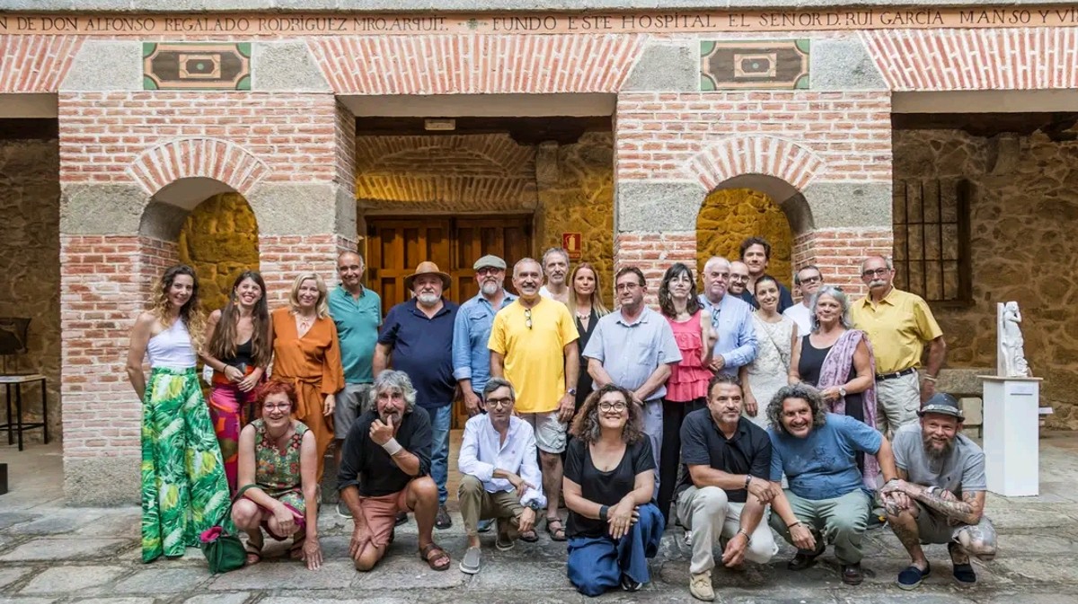 Artistas de la exposición Arteson 8 en Mombeltrán.