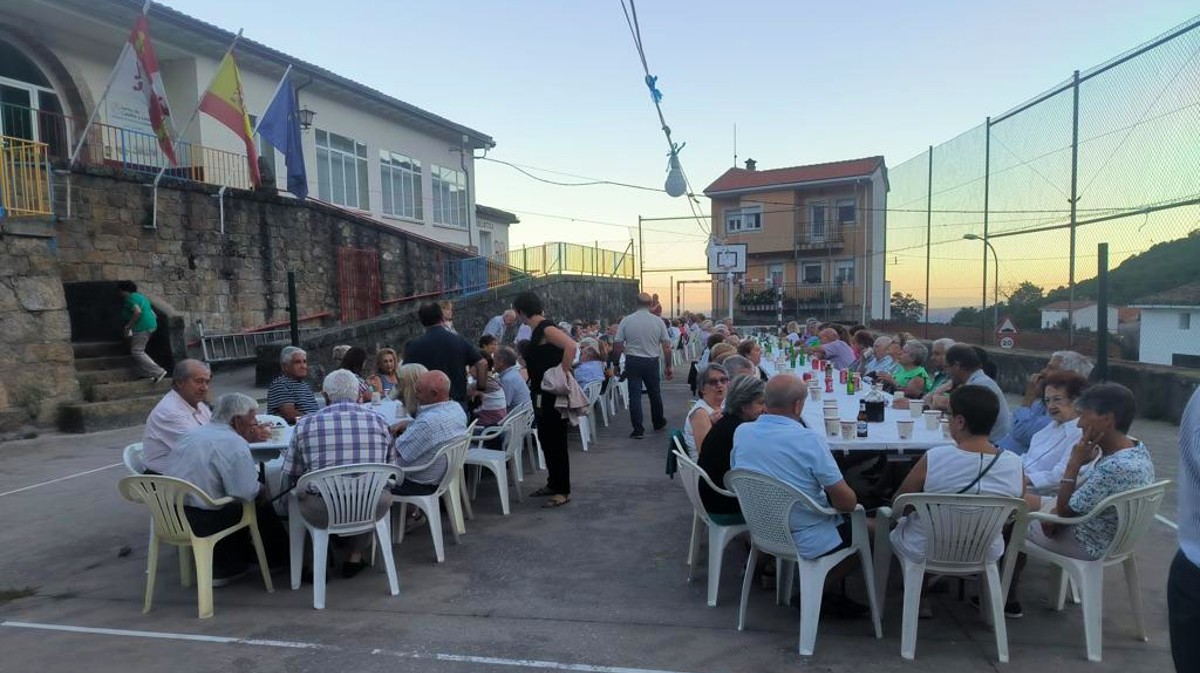 Merienda de verano de la Asociación de Jubilados Virgen de la Sangre de Mijares.