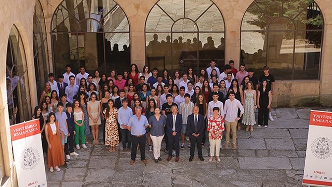 Alumnos premiados en la USAL por las notas en la EBAU.