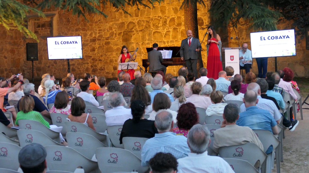 Actuación de Hispania Lyric en la presentación de El Cobaya.