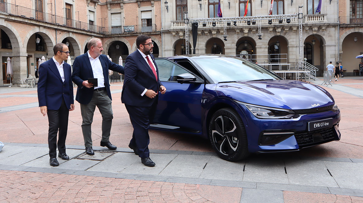 Kia y Cervera Motor entregan el vehículo al Ayuntamiento de Ávila