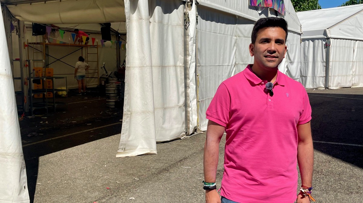 González Garrido ante las casetas del recinto ferial el lunes porla mañana.