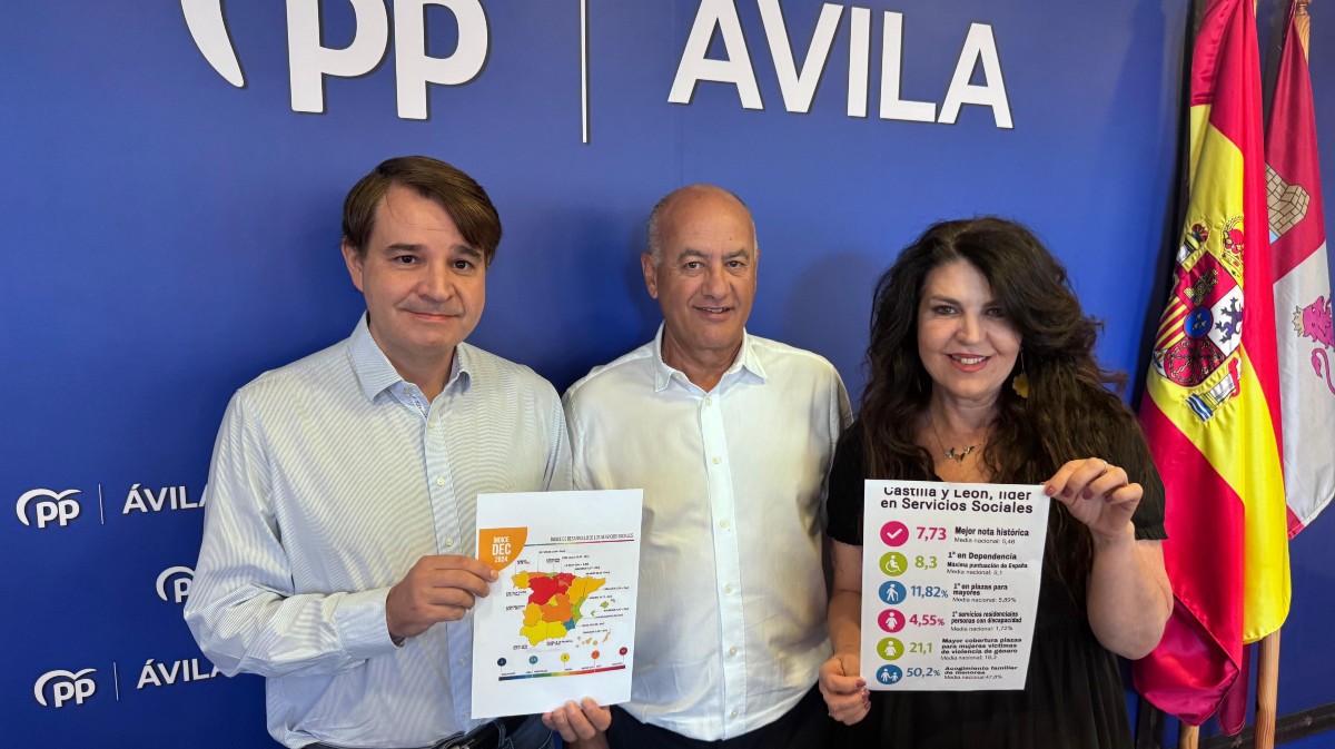David Beltrán, Miguel Ángel García Nieto y María Ángeles Prieto, procuradores del PP, en rueda de prensa.