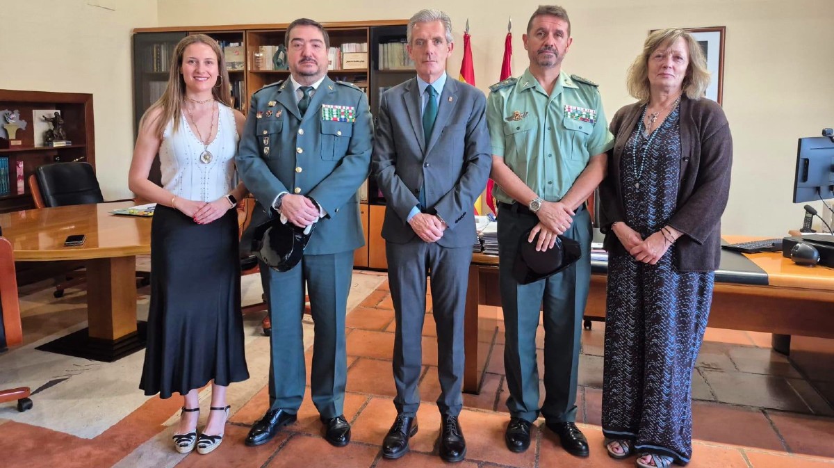 El delegado de la Junta en Ávila recibe al nuevo comandante de la Guardia Civil,