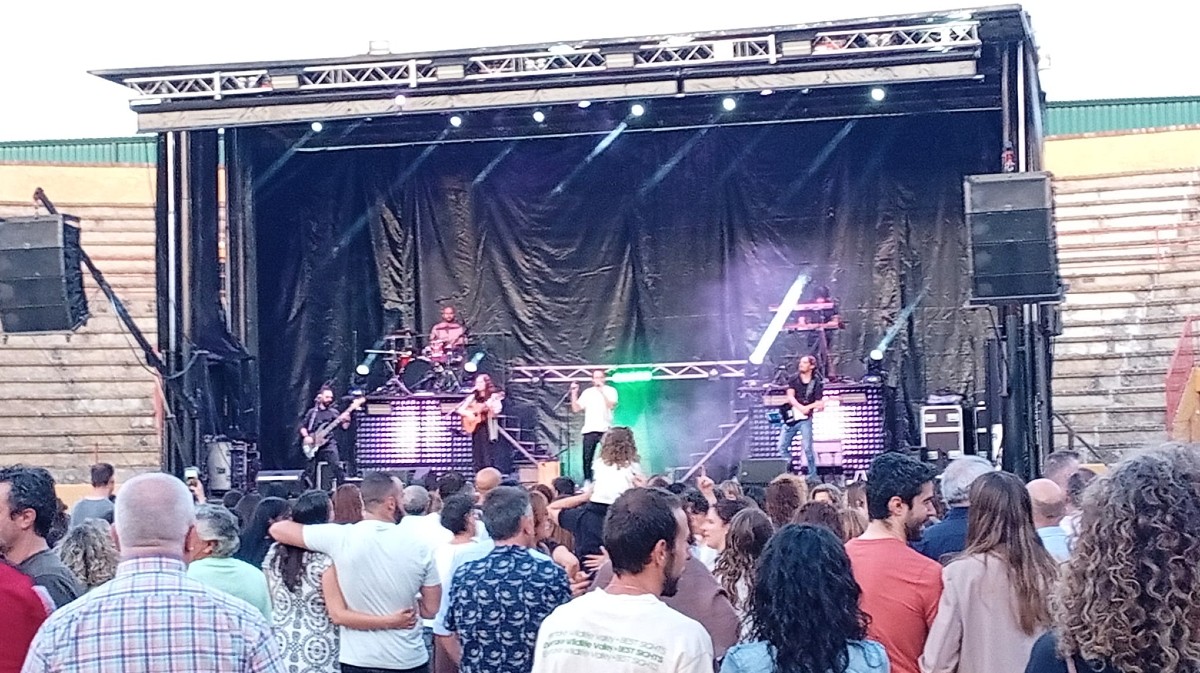 Concierto de tributo a Melendi y Estopa.