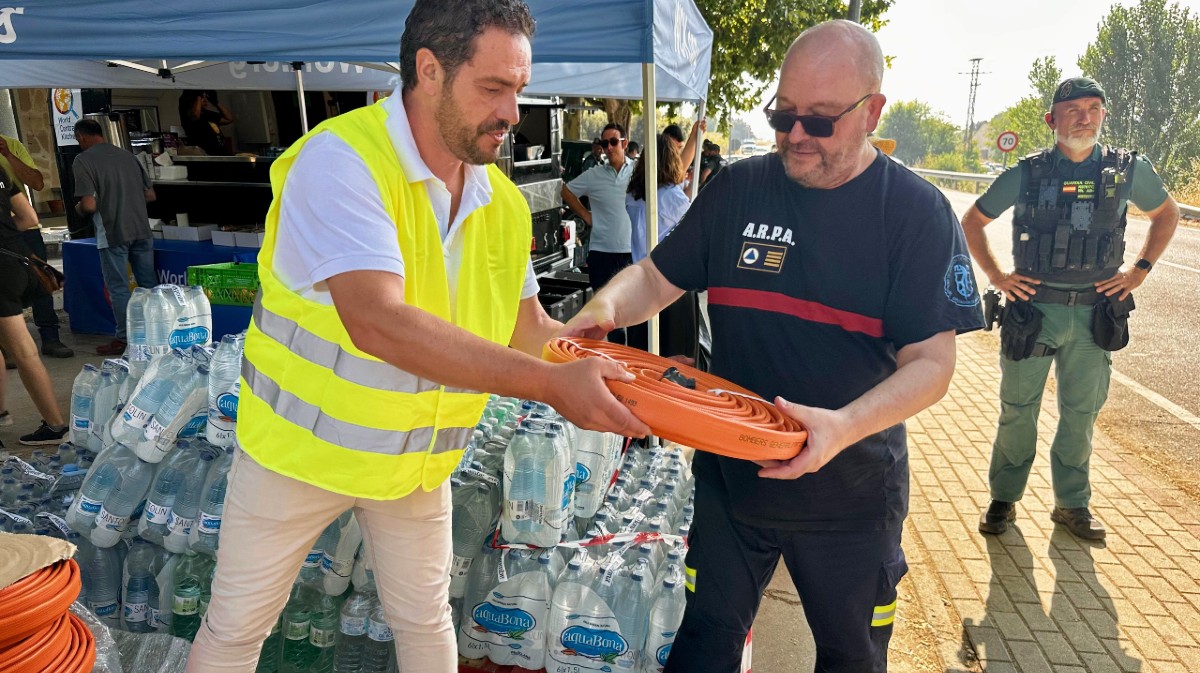 Entrega de material a las agrupaciones de Protecci&oacute;n Civil.
