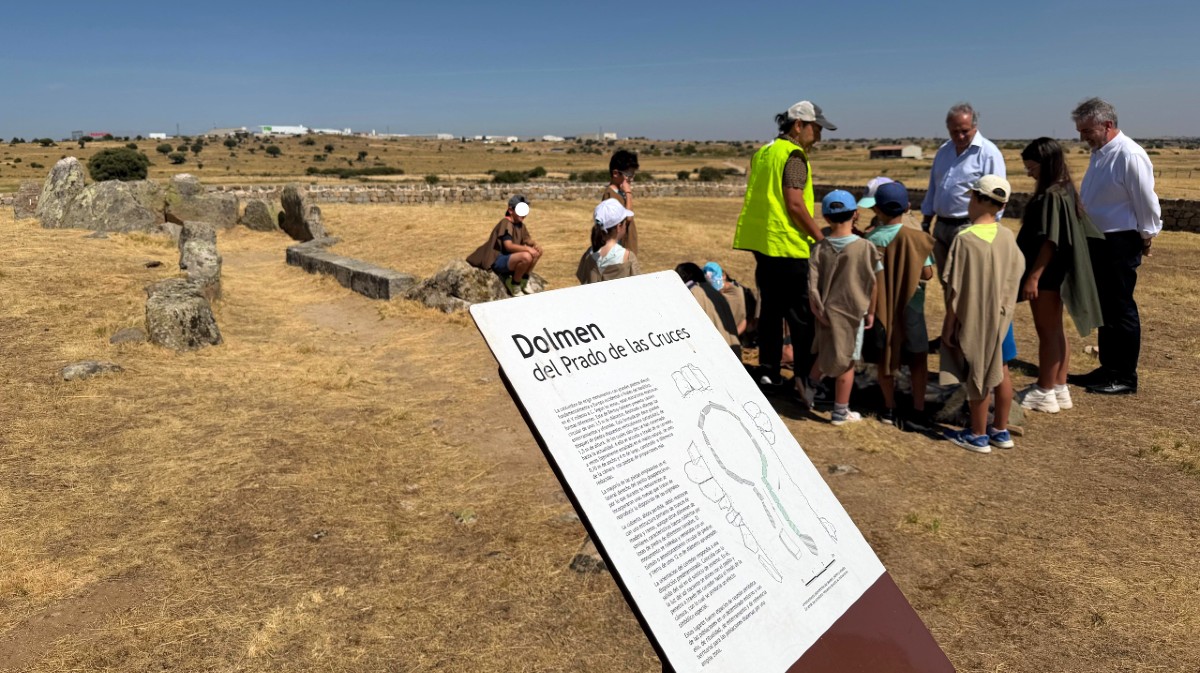 Actividades infantiles en el dolmen de Bernuy.