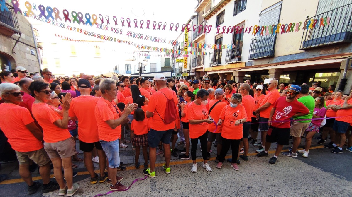 Multitudinaria marcha solidaria en El Barco de Ávila