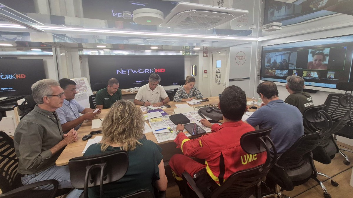 Reuni&oacute;n del Cecopi en Navaluenga, el viernes por la ma&ntilde;ana.