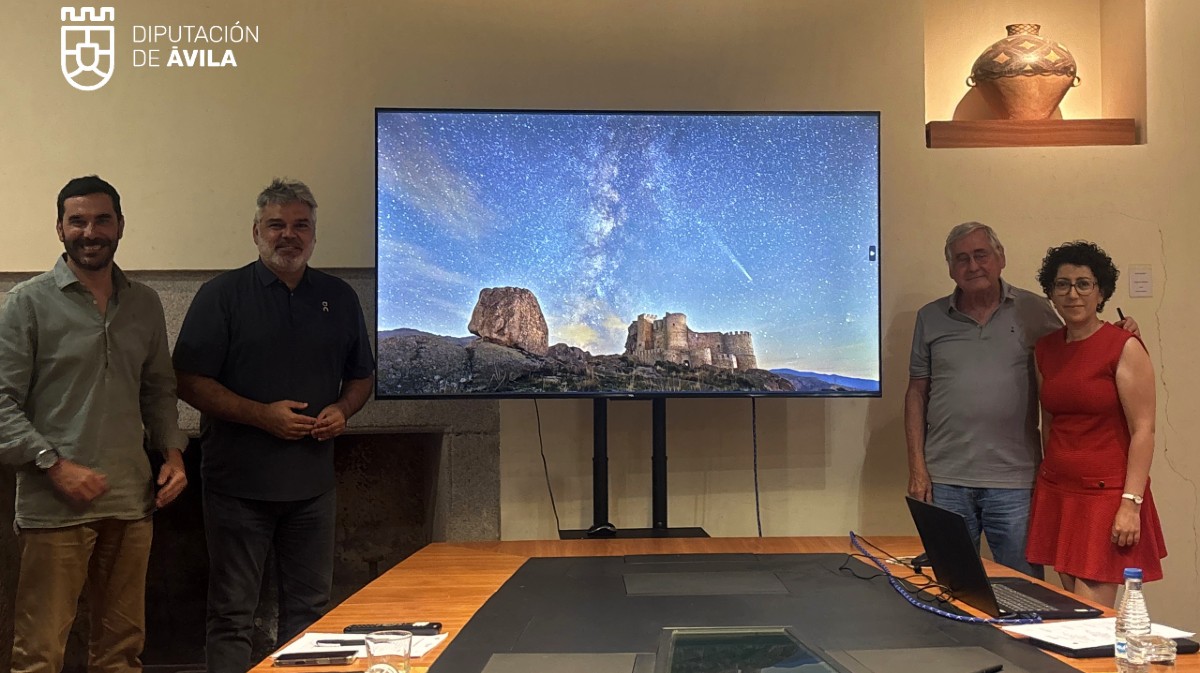 Jurado de Concurso de Astrofotograf&iacute;a de Paisaje Nocturno con la imagen ganadora.