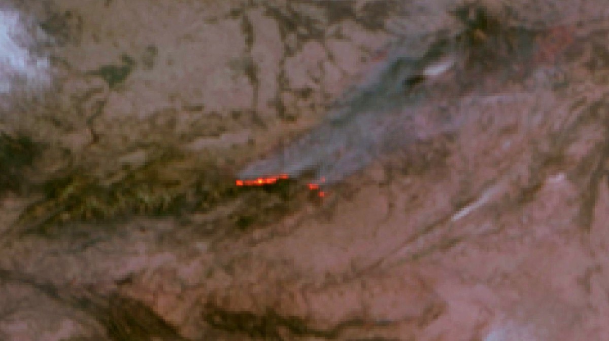 Vista desde el sat&eacute;lite Eumesat de los incendios de Madrid, Toledo y &Aacute;vila. Foto: @El_Batefuegos.