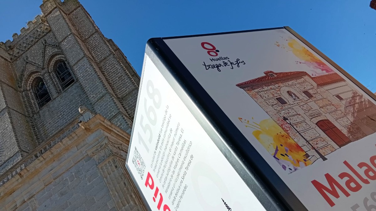 Exposici&oacute;n sobre las fundaciones de Santa Teresa en la plaza de la Catedral.