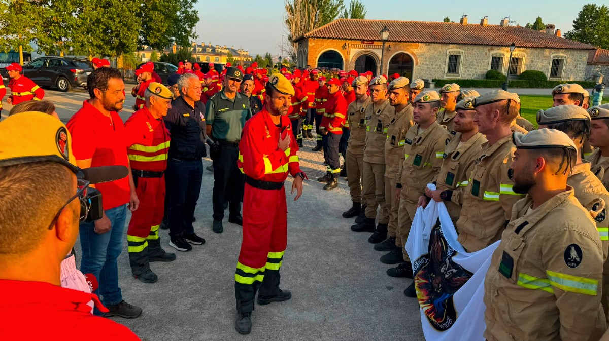 Despedida a los bomberos de Portugal que han trabajado en el incendio de &Aacute;vila.