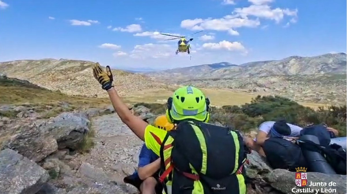 Rescate de una ni&ntilde;a en la Laguna Grande de Gredos.