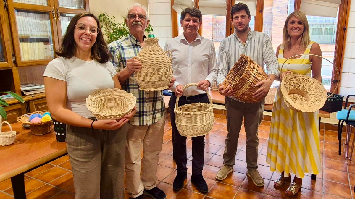 FOTOS | Exposiciones en el Centro de Día de Arenas para conmemorar su aniversario