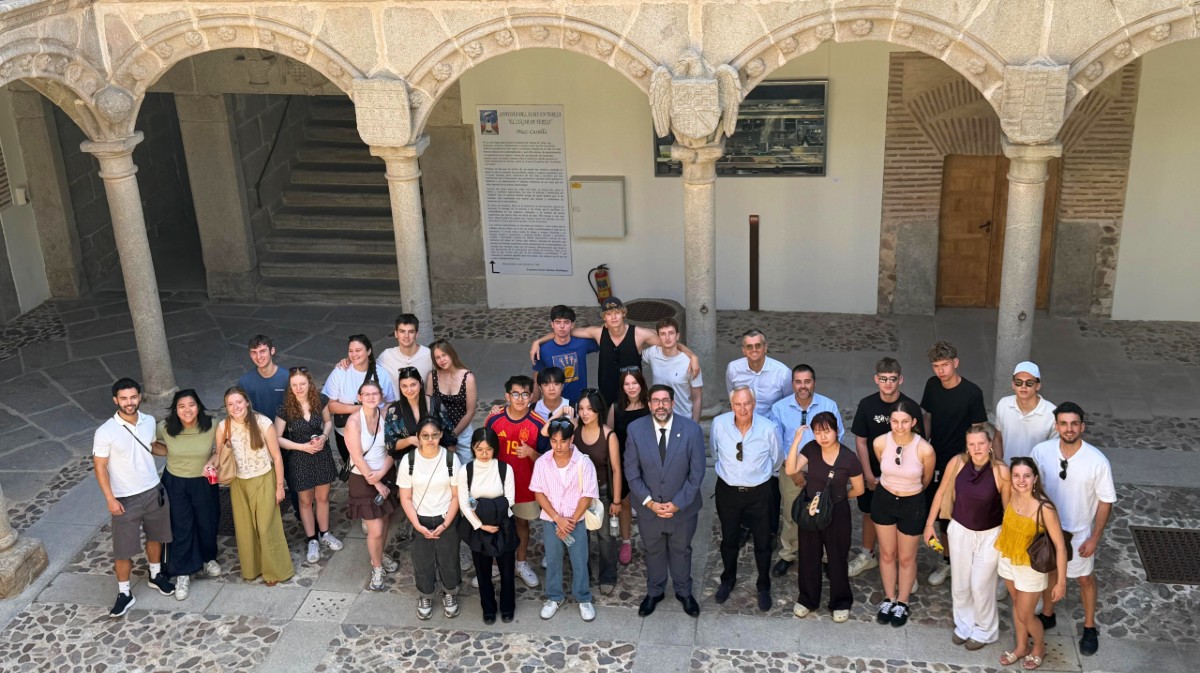 J&oacute;venes de Rotary Internacional en &Aacute;vila.