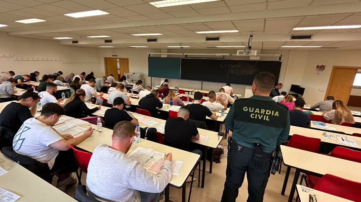 Más de 1.300 aspirantes se examinan en Ávila para el acceso a la Guardia Civil