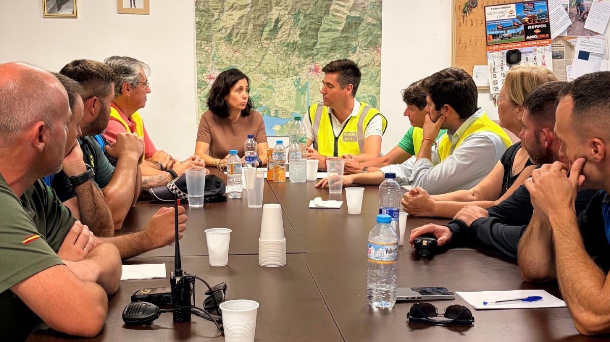 La consejera de Movilidad visita a los evacuados