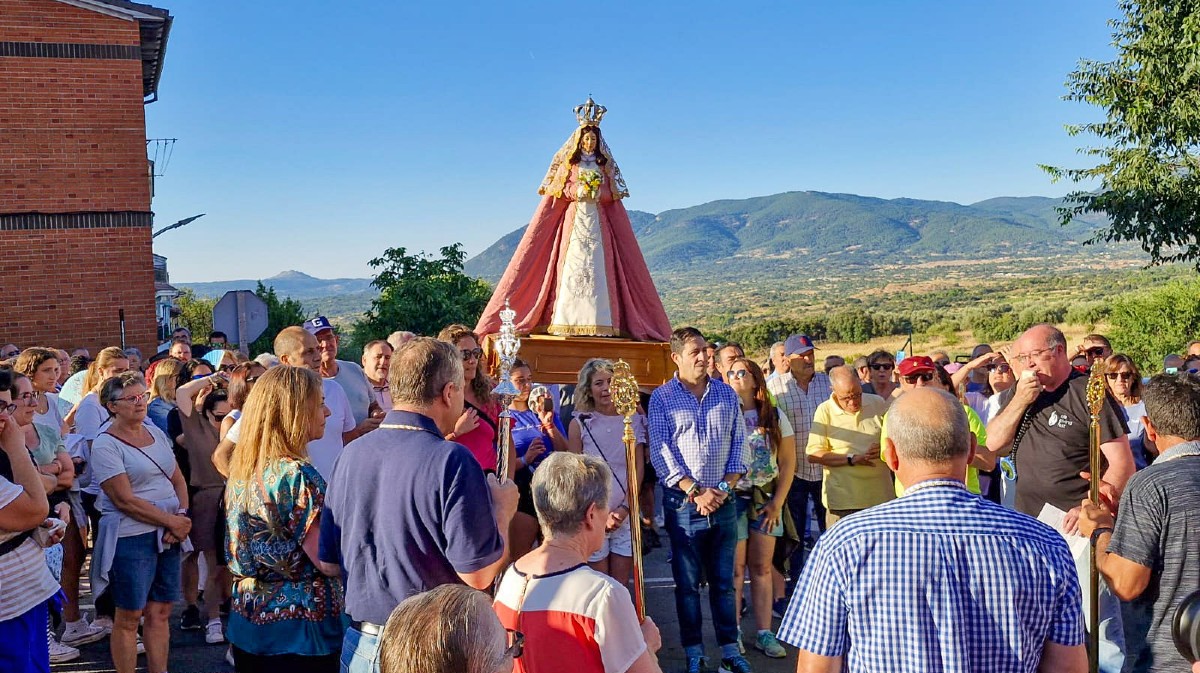 Subida de la Virgen de Valsordo en una imagen de archivo.