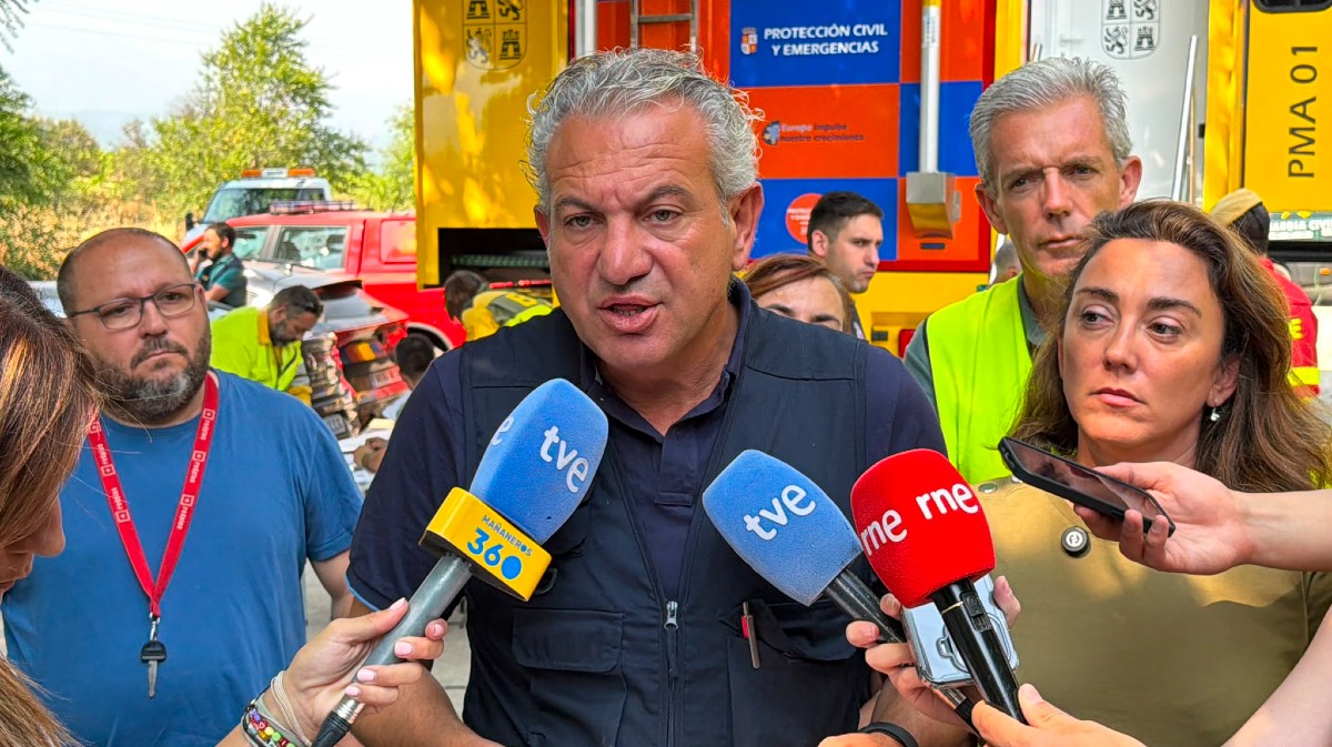 El delegado del Gobierno y la consejera de Medio Ambiente tras la reuni&oacute;n del CECOD.