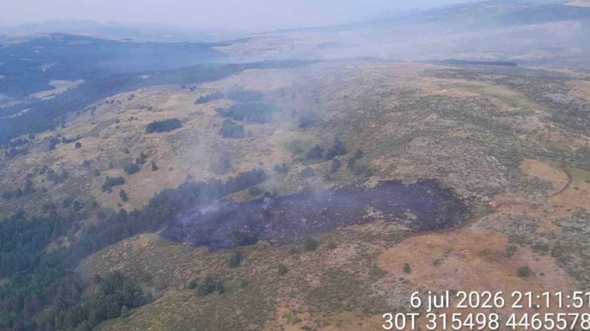 Incendio en Hoyos del Espino en la tarde del lunes.