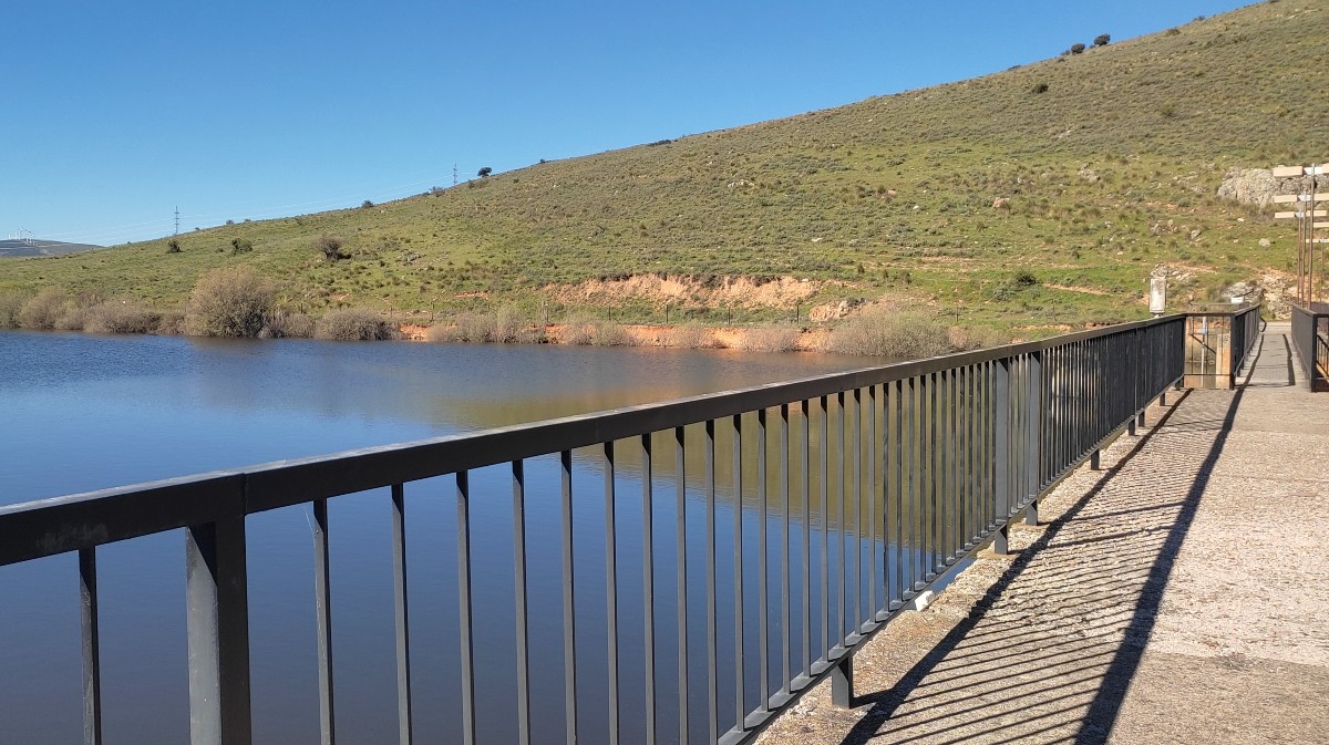 Embalse de Serones, en r&iacute;o Voltoya.